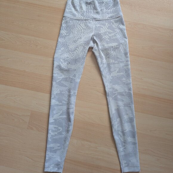 Lululemon Wunder Under Leggings 28" - Picture 3 of 8